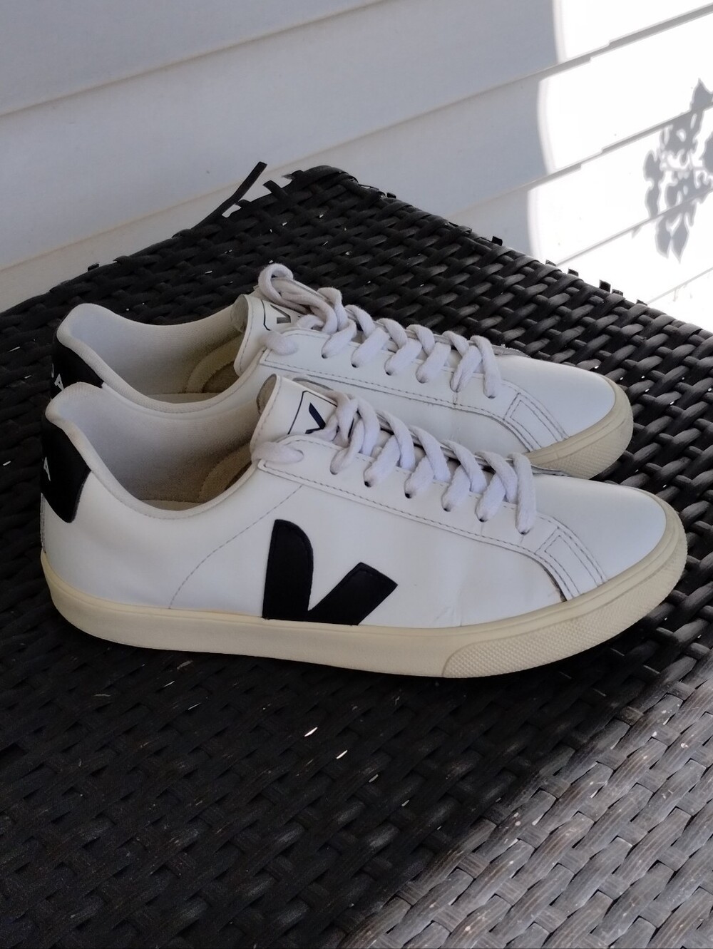 VEJA Campo Leather Sneakers Women’s 7 EU 38 White Black V Logo Low Top